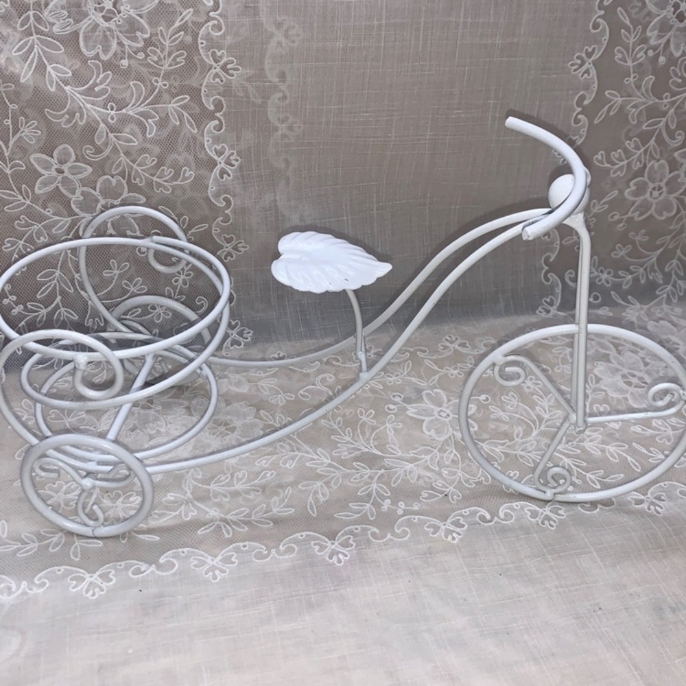 13.5" long White metal bike shaped plant/pot holder stand 3 wheels leaf seat